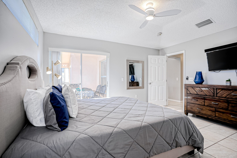 Room 5, Beautiful Home With Private Pool, Screened Lanai, Wifi, Private W/d, and AC, Osceola