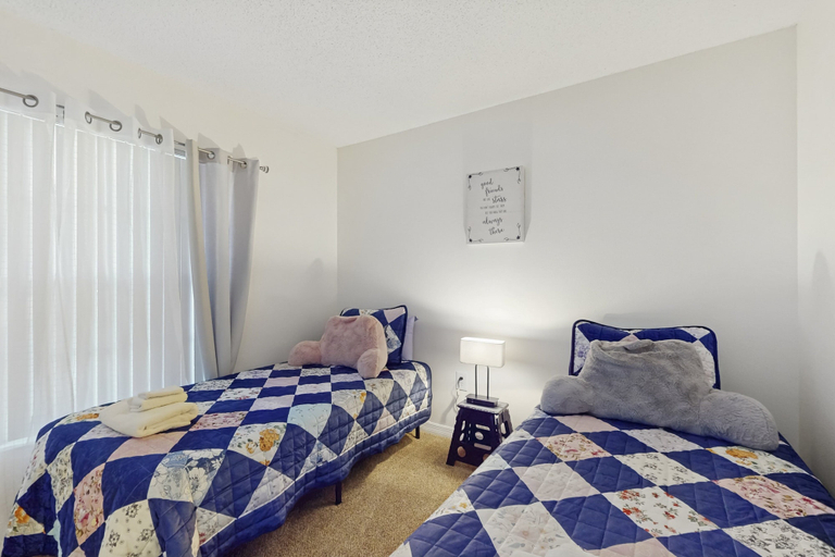 Room 3, Radiant Retreat With Private Pool, On-site Golf, Board Games, AC, & W/D, Polk