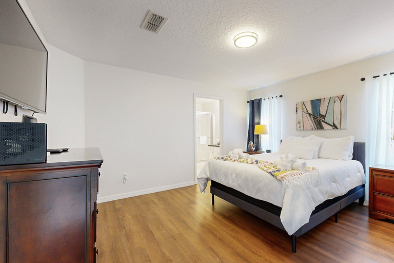 Room 3, Dog-friendly, Private Pool , Central AC, Full Kitchen, Wifi, Snow-bird Friendly, Polk