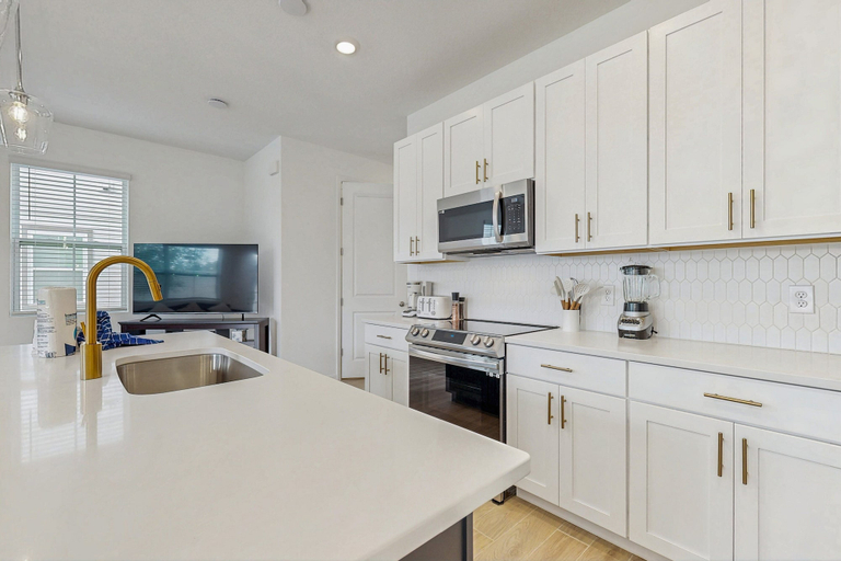 Private kitchen 4, Stylish Vacation Home With Open Layout, Sunny Patio & Near Attractions, Polk