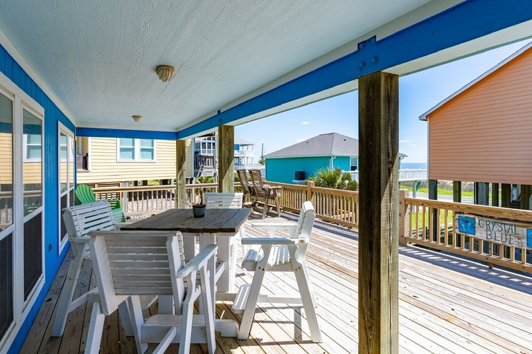 Outdoor dining 4, Crystal Blue 3 Bedroom Home, Galveston
