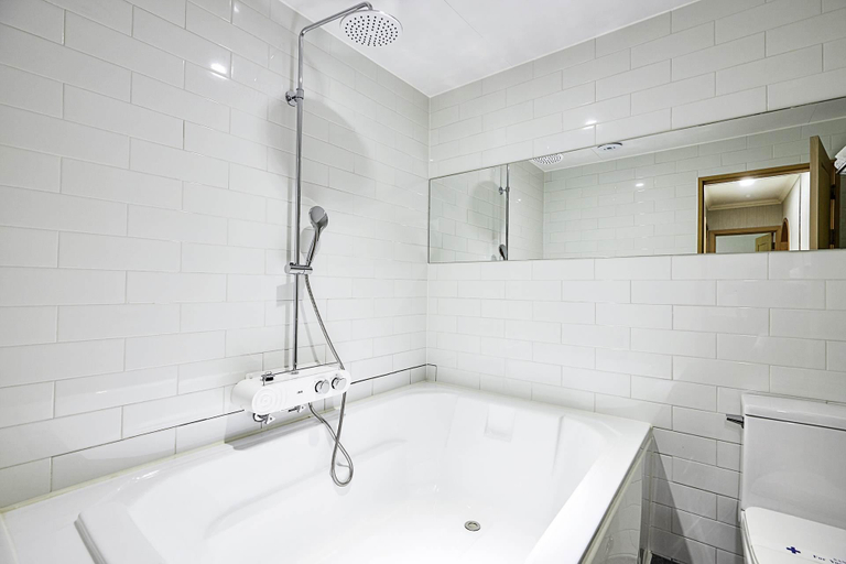 Bathroom 4, Hotel TJ, Gangseo