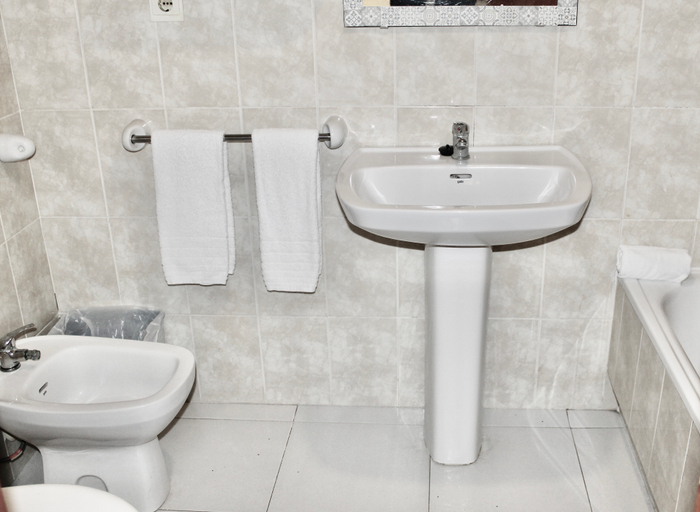 Bathroom, Luxmar Apartments by MC, Alicante