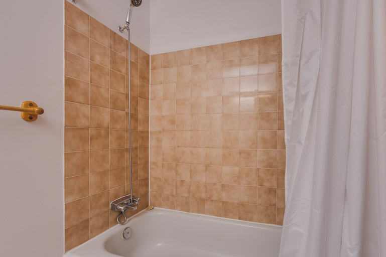 Bathroom 4, Domaine Mont Sainte-Anne, La Côte-de-Beaupré