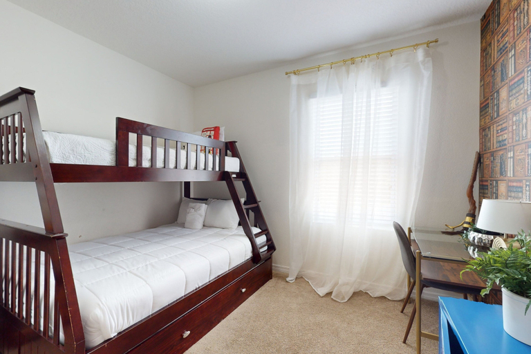 Room 4, Solterra Escape Private Pool Café, Tennis & Water Park With Lazy River, Polk