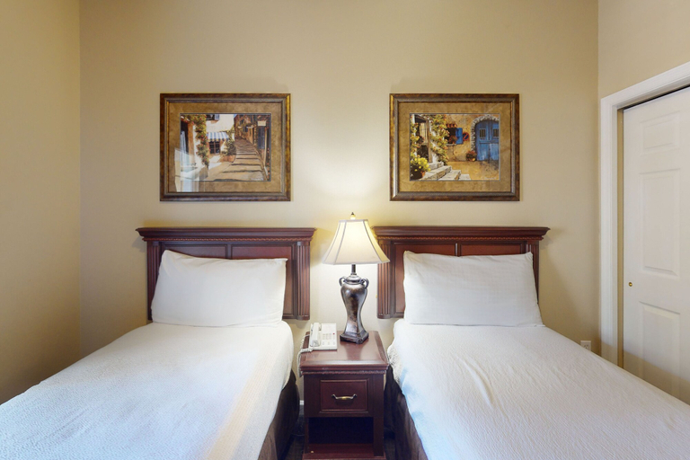 Room 5, Inviting 4th-floor Condo With Elevator, Screened Balcony, Washer/dryer & AC, Orange