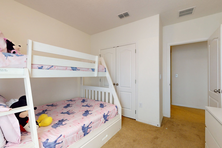 Room 2, Solterra Escape Private Pool Café, Tennis & Water Park With Lazy River, Polk