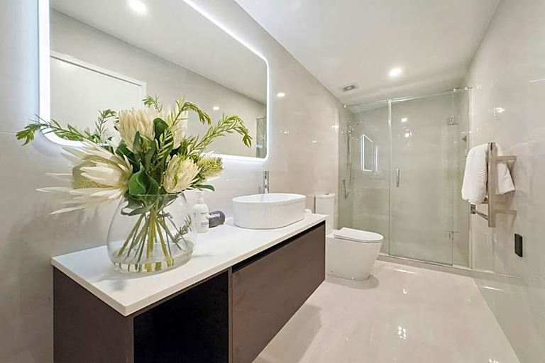 Bathroom 3, Sai Motels, Waitakere