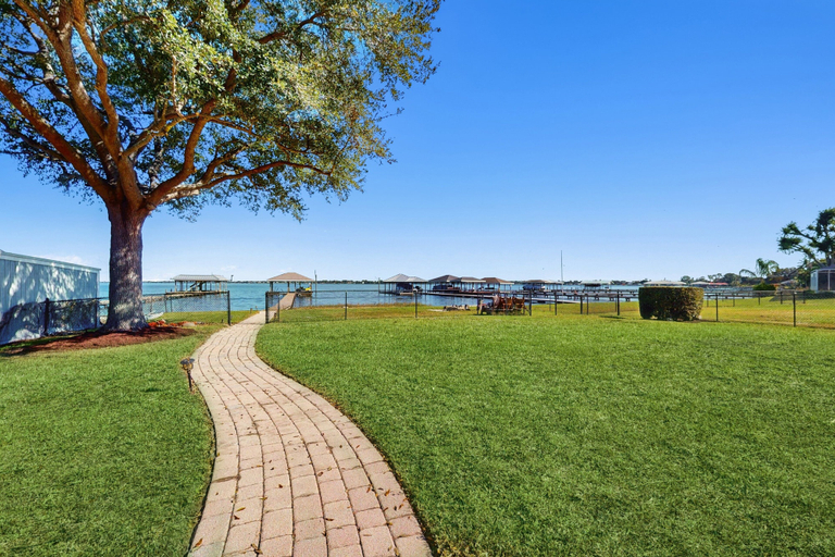 Exterior detail 3, Lakefront 4BR Home With Pool, Outdoor Kitchen & Serene Florida Getaway, Highlands
