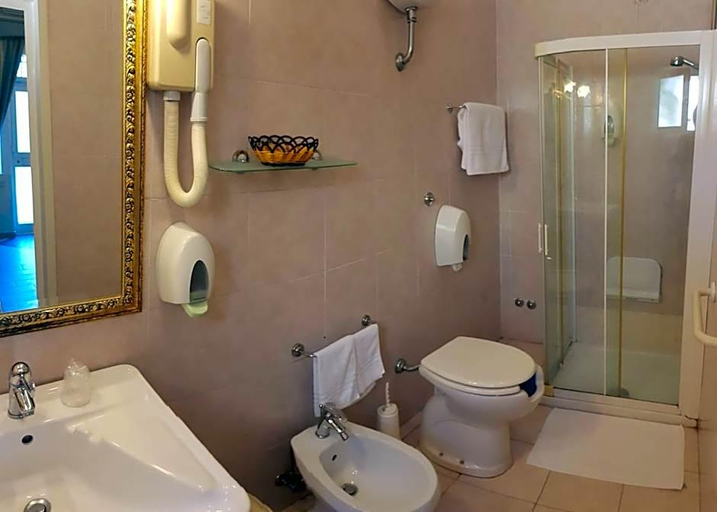 Bathroom 5, Hotel Parco dei Principi, Roma