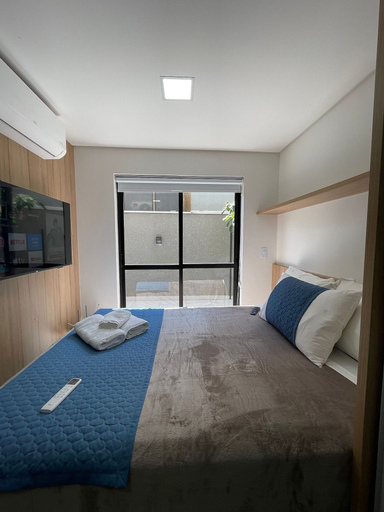 Room 2, Lyon, Curitiba
