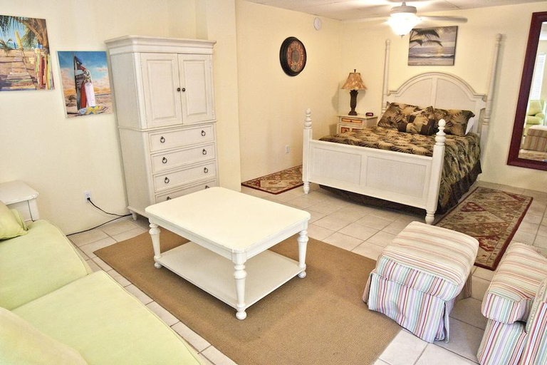 Bedroom, DeSoto Beach Terraces, Chatham
