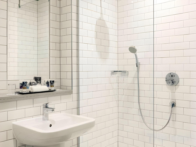 Bathroom 3, Rahal Hotel Hackney London, London