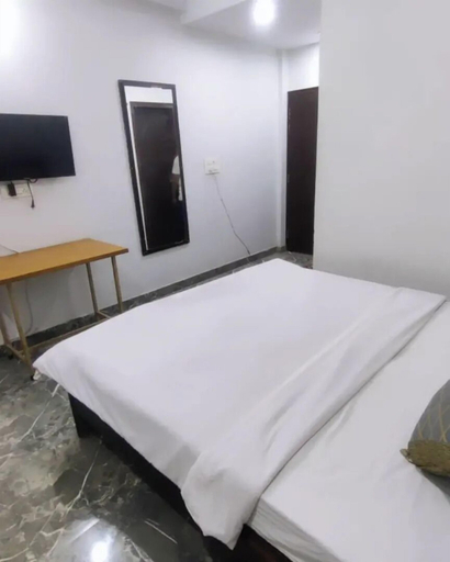Bedroom 5, Hotel Downtown, Meerut