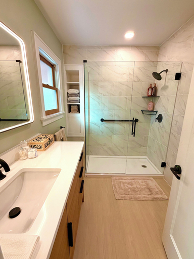 Bathroom 3, 250 N Adams St, Lane