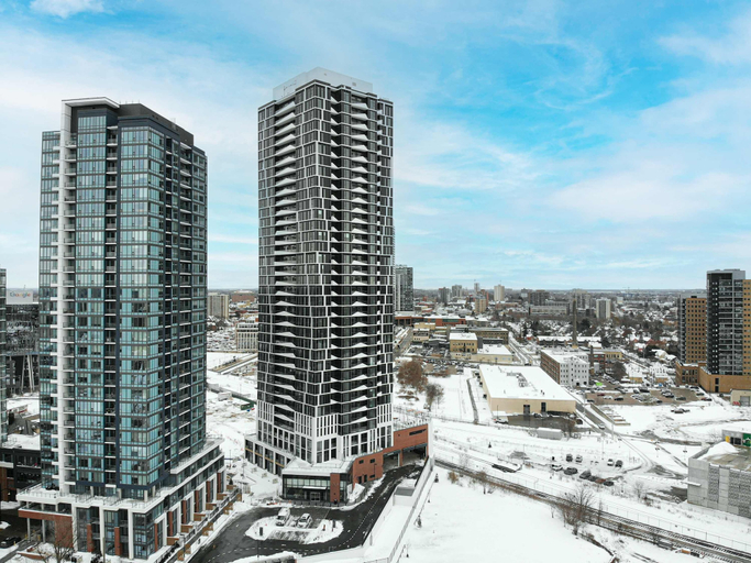 Room 5, Stylish Downtown Suite With Patio City Views, Waterloo