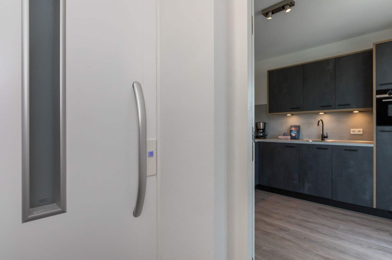 Private kitchen 4, Apartment Sint Annaland With Marina Views, Tholen