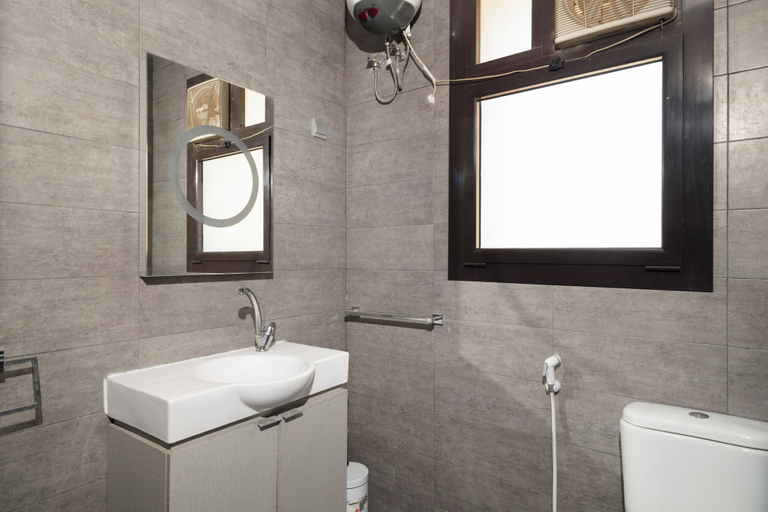 Bathroom 5, ALSAWAH Warm 2BR - Casa Beverly Hills, Sheikh Zayed