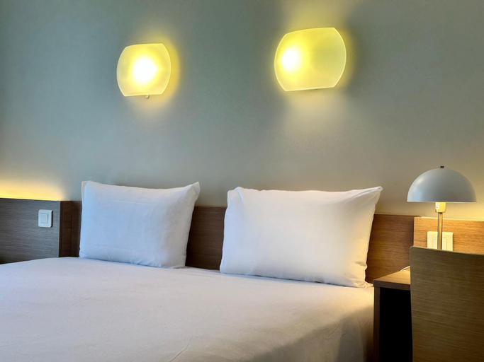 Bedroom 4, CAMPANILE PARIS 12 - Bercy Village, Paris