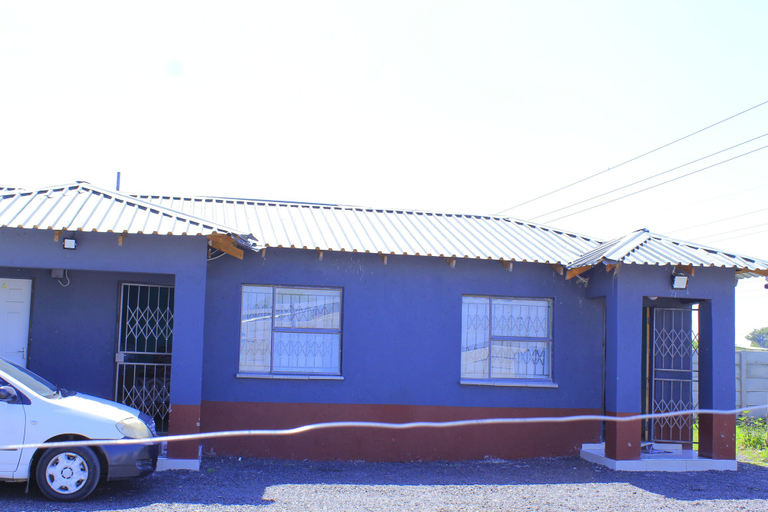 Exterior 4, Equatorial Guesthouse, Bojanala