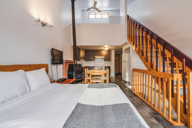 Room 3, Domaine Mont Sainte-Anne, La Côte-de-Beaupré