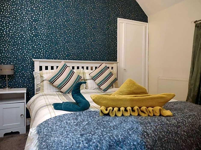 Bedroom, The Shoulder at Hardstoft, Derbyshire