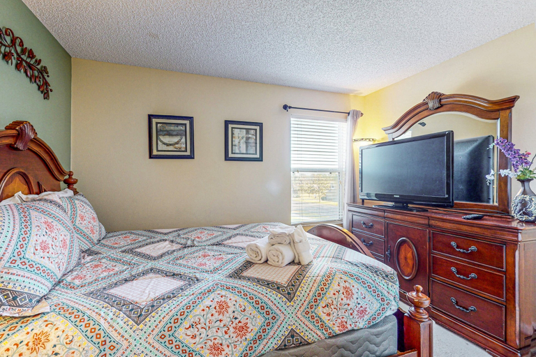 Room 5, Dog-friendly Resort Home Near Theme Parks With Enclosed Pool & Game Room, Osceola