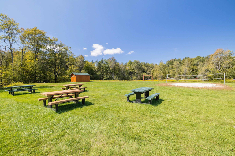 Room 3, Near Jfbb for Skiing With Hot Tub and Fire Pit, Monroe