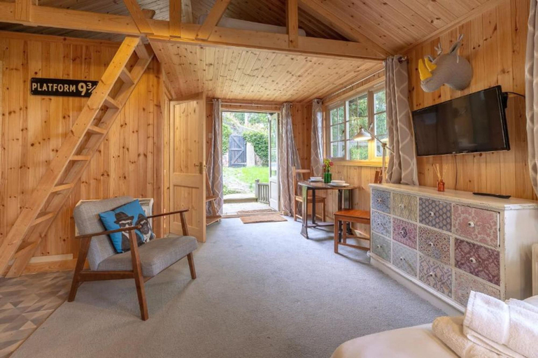 Room 2, Host Stay The Eco Cabin, Brighton and Hove