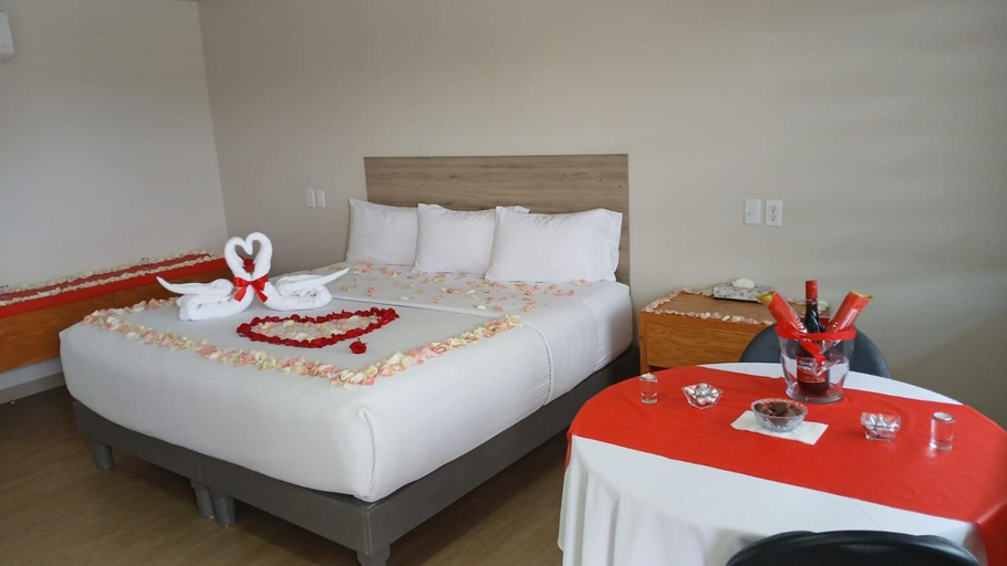 Bedroom 3, La Huerta Inn & Suites, Cuauhtémoc