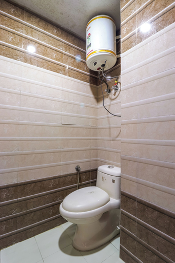 Bathroom 5, Hotel The Amar Grand, Dehradun