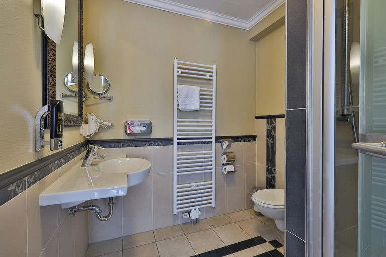 Bathroom 5, M13 Hotel, Trier-Saarburg
