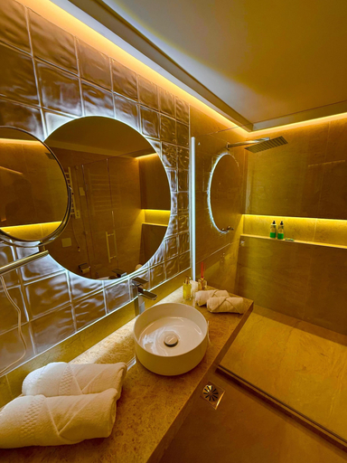 Bathroom 5, Iate Plaza Hotel, Fortaleza