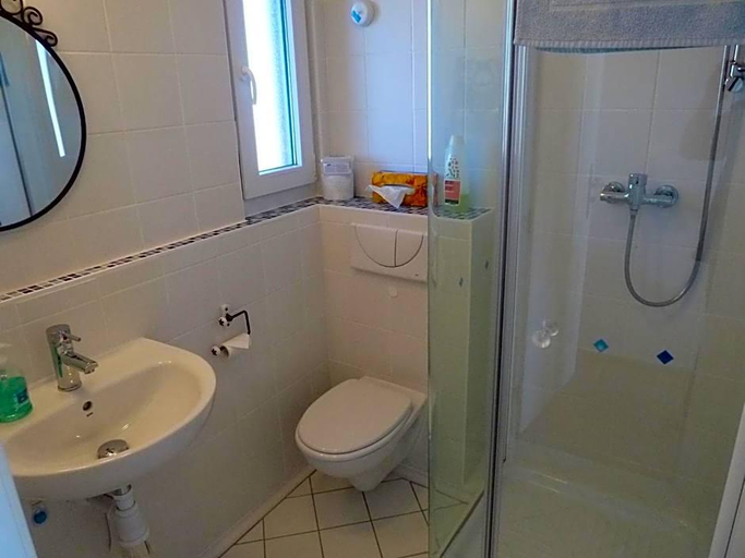 Bathroom 4, Hostal Moratinos, Palencia
