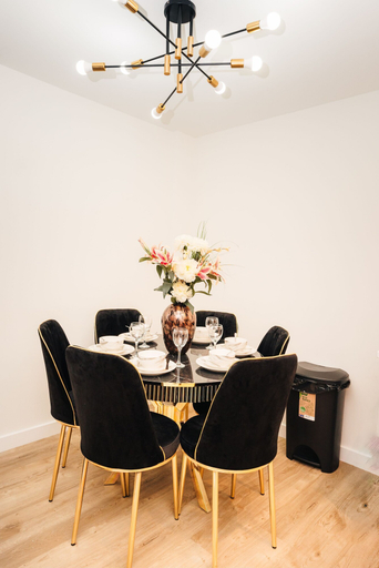 Room 4, LUX Riverside Duplex Masionette By LCY Excel, London