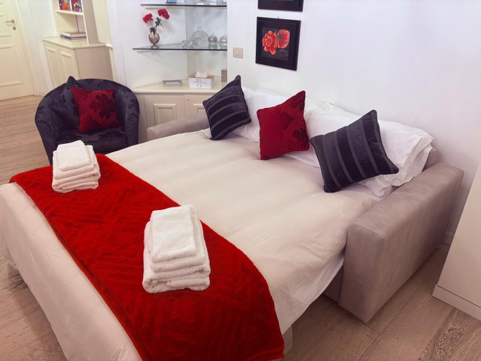 Bedroom 2, Portico D'ottavia, Rome