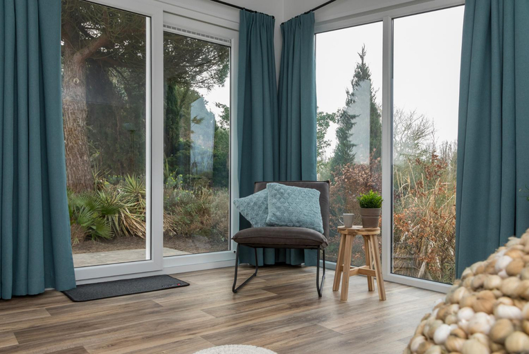 Others 5, Chalet in Vrouwenpolder near Banjaard Beach, Veere