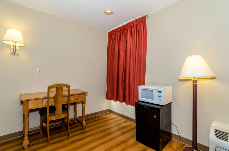 Bedroom 3, Motel 6 Newark, DE, New Castle