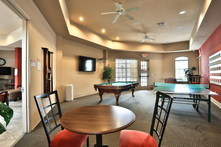 Game room, Family-friendly Home Near Disney W/balcony, Shared Pool, Gym, Pool Table, A/C, Polk