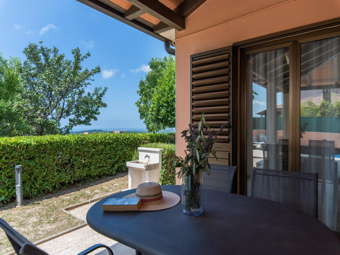 4, Stylish Villa in Buje with outdoor kitchen, Buje