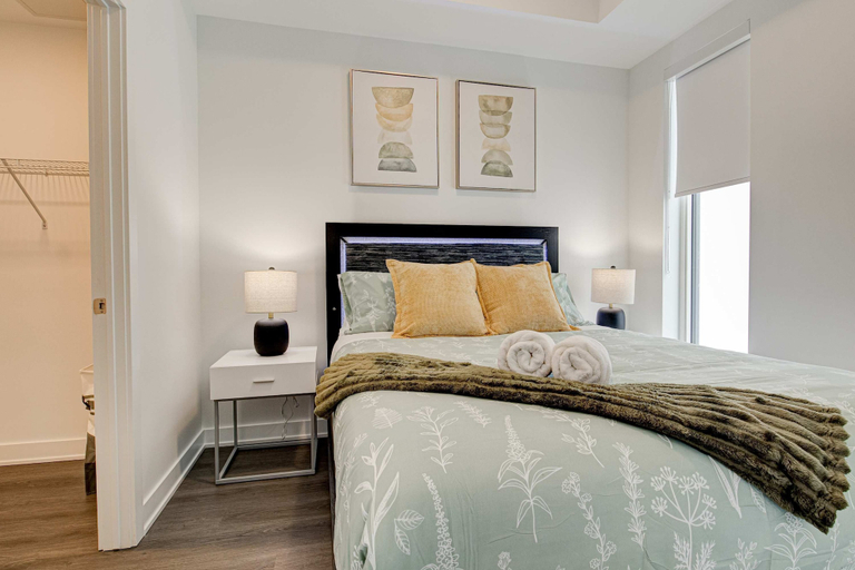Room 3, Stylish Downtown Suite With Patio City Views, Waterloo