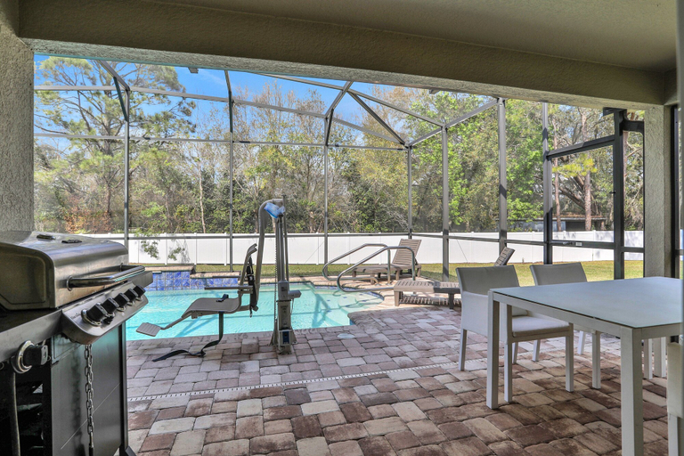 Outdoor dining, Grand Home With Private Screened Pool, Grill, Streaming, W/d, & AC, Osceola