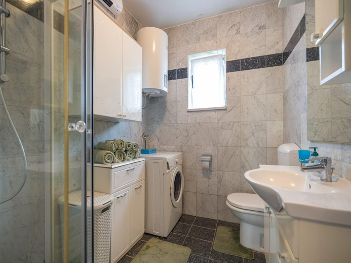 Bathroom 3, Apartment in Rakalj near Rock Beach, Marčana