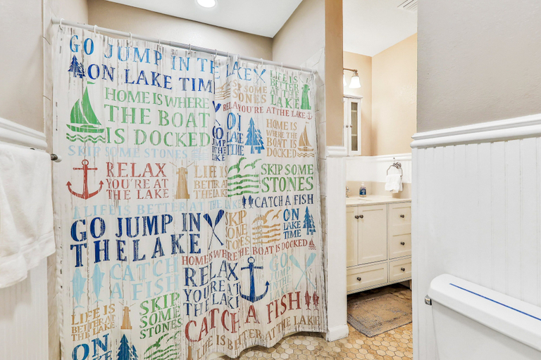 Bathroom 4, Dog-friendly Lakefront Home With Fast Wifi, Central AC, Patio, & Game Room, Highlands