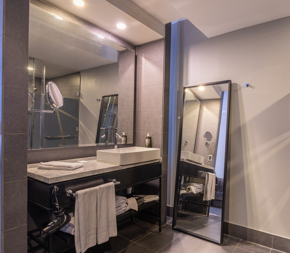 Bathroom 5, Wyndham Santiago Pettra, Santiago