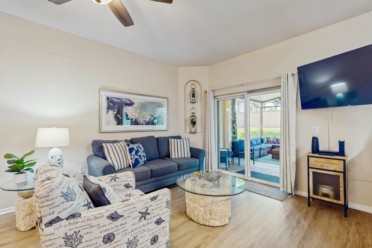 Living area 3, Spacious Dog-friendly 3bed/3 Bath Townhome With Screened in Lanai Near Disney, Polk