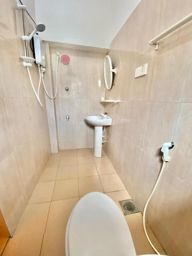 Bathroom 5, Yals town inn, Jaffna