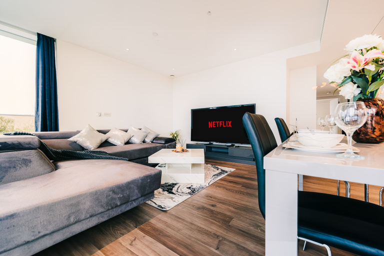 Room 2, LUX Aldgate Apartment I Central London Zone 1, London