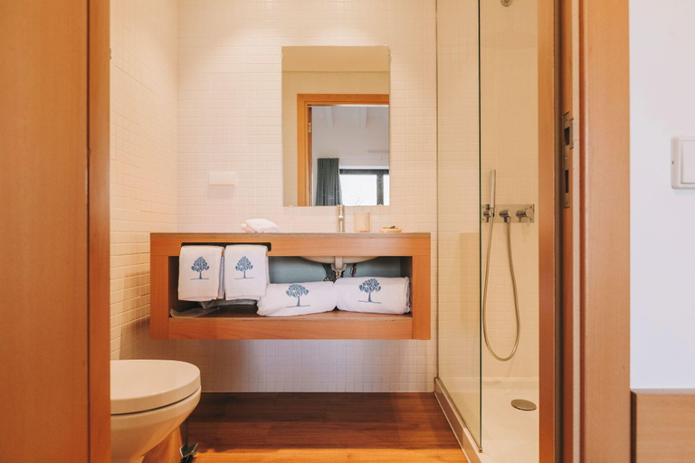 Bathroom 4, Estrela Serenity Resort, Gouveia