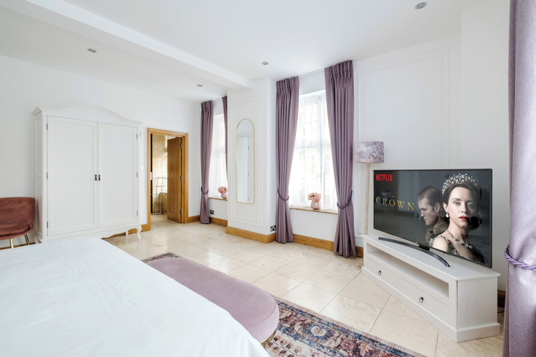 Room 2, LONDONERS Mayfair Grand Apartments, London
